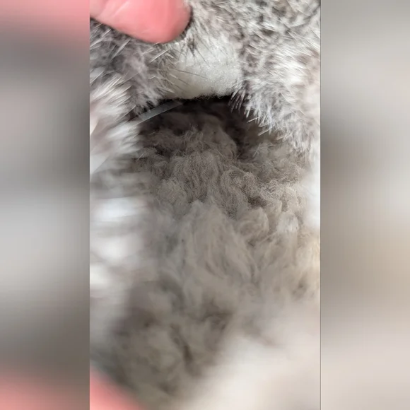 Manitobah Mukluks | Grey Suede Beaded Mukluk Slippers w Rabbit Fur, Size 8 - Picture 14 of 16